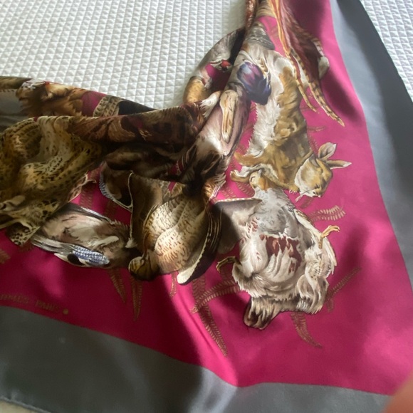 Authentic and Iconic HERMES silk scarf - Picture 9 of 14